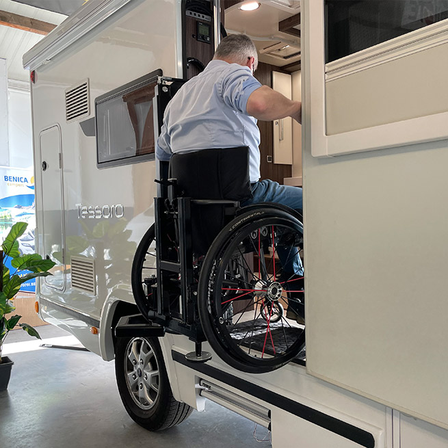 Weersink Camper rolstoel lift rolstoelcamper invalide swing